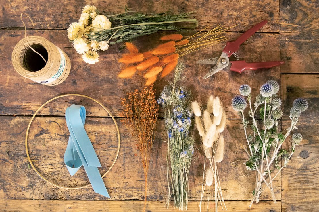 Matériel couronne de fleurs séchées