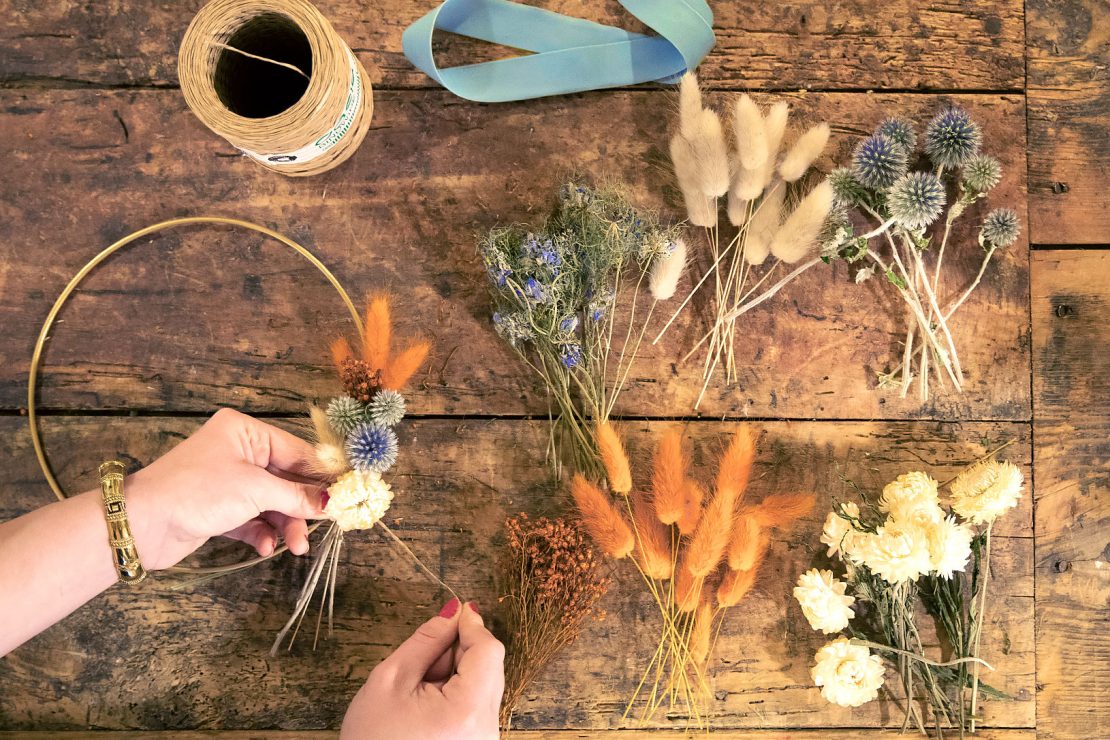 Couronne de fleurs séchées étape 3