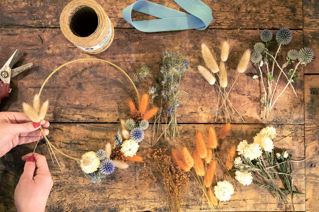 Couronne de fleurs séchées étape 4