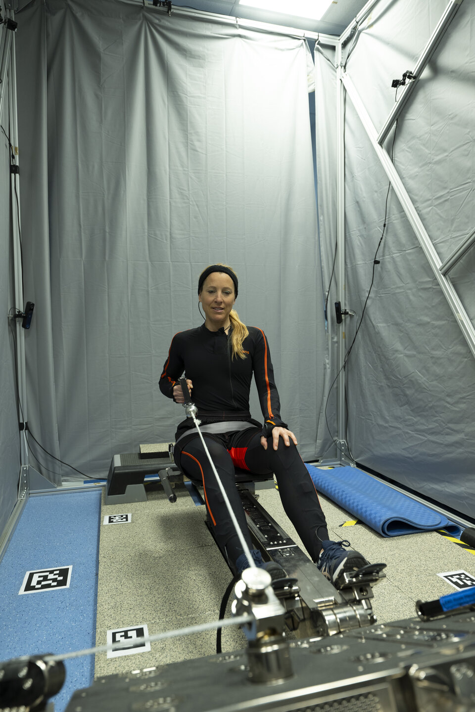 Sophie_Adenot_exercices_physiques_sur_E4D